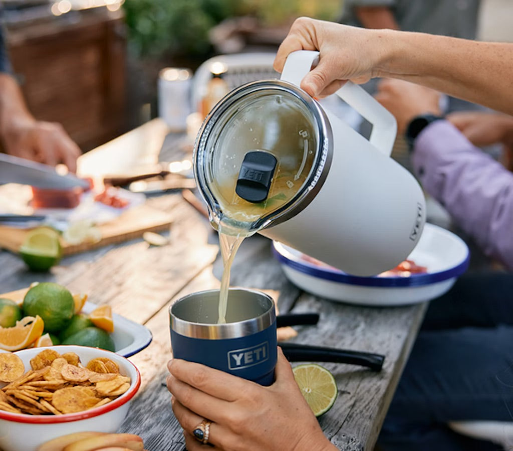 Pitcher Type Lock Set Rambler® 64 oz. Pitcher Twist-To-Lock Magslider™ Lid – YETI EUROPE